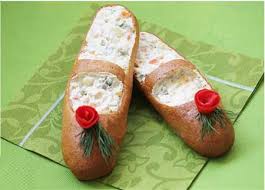 تزئین ساندویچ سالاد الویه بشکل کفش و دمپایی