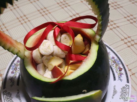 سبدی زیبا و آسان با هندوانه برای یلدا