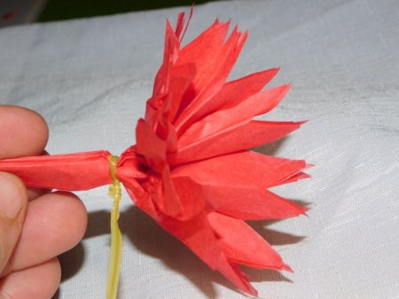 این گلهای زیبا را با دستمال سفره های مصرف شده بسازید