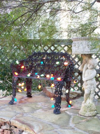 با ریسه های کوچک لامپ لوازم را برای کریسمس تزئین کنید